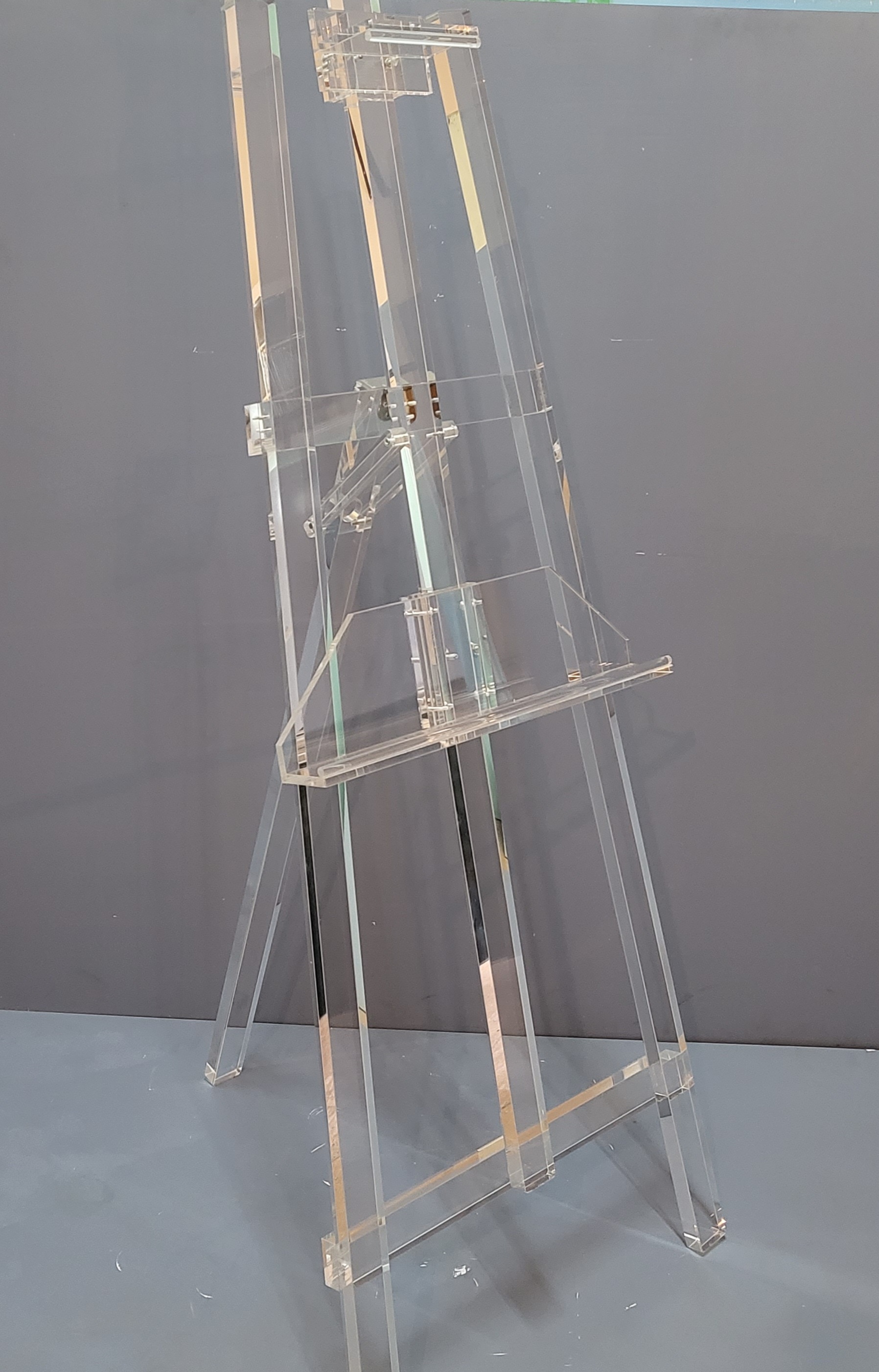 
Stands – Έπιπλα – Βιτρίνες
